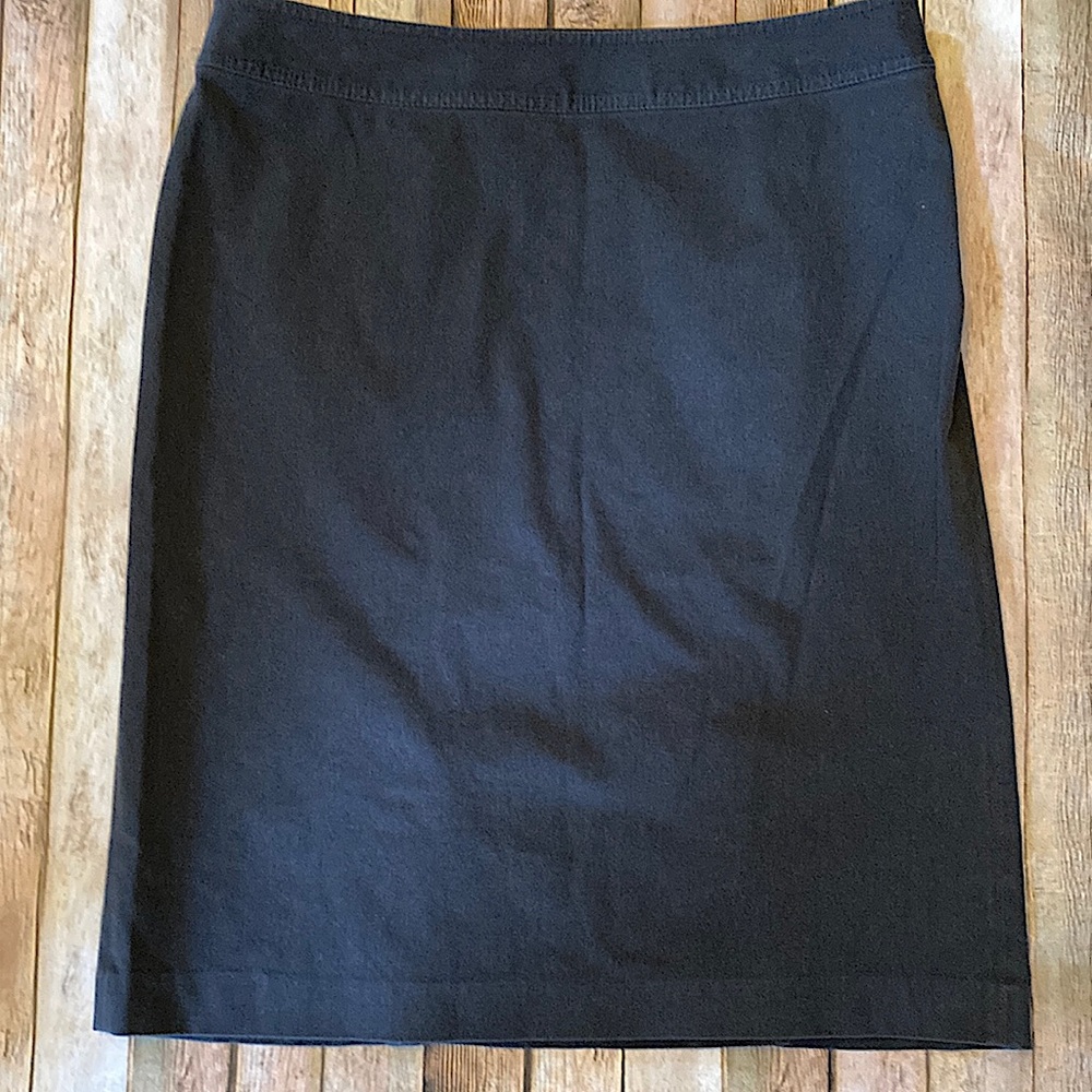 Gap Charcoal Size 16 Skirt side zip front is straight, back is panels and flared